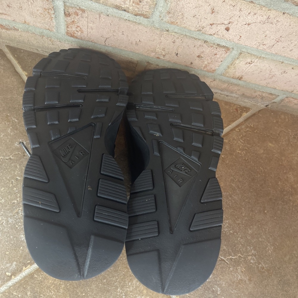 Black Nike Women's Athletic Sneakers - Classic All-Black Design - Picture 8 of 9
